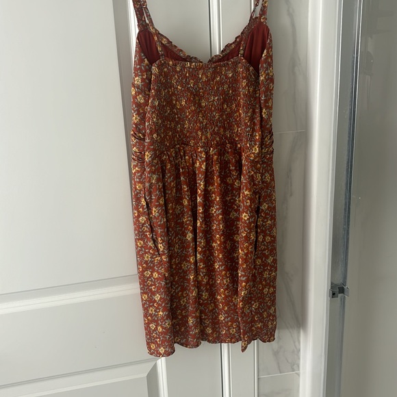 Abercrombie mini dress. Size medium, rust color. Only worn once - Picture 4 of 5